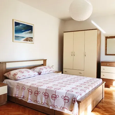 Jane Apartman *